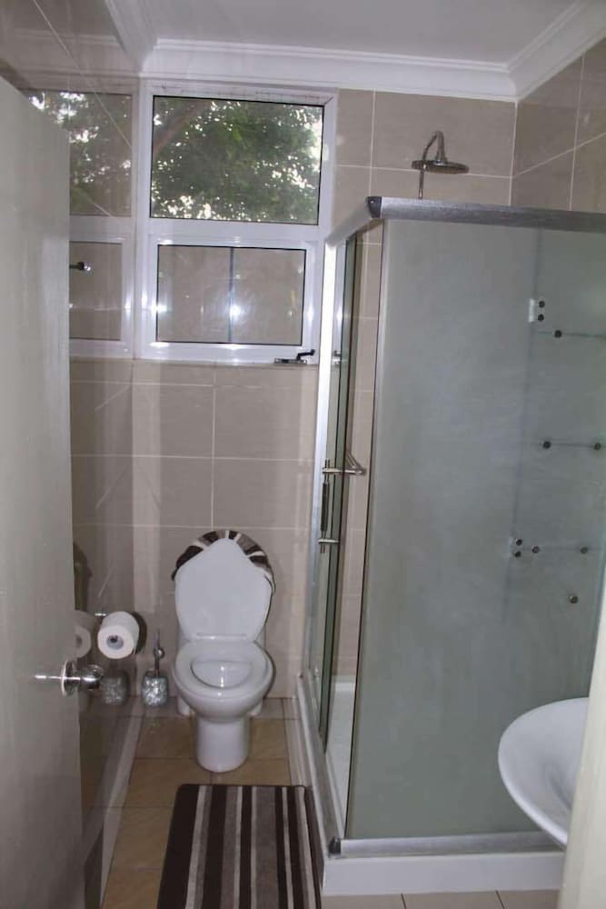 Фото James East Legon Piece