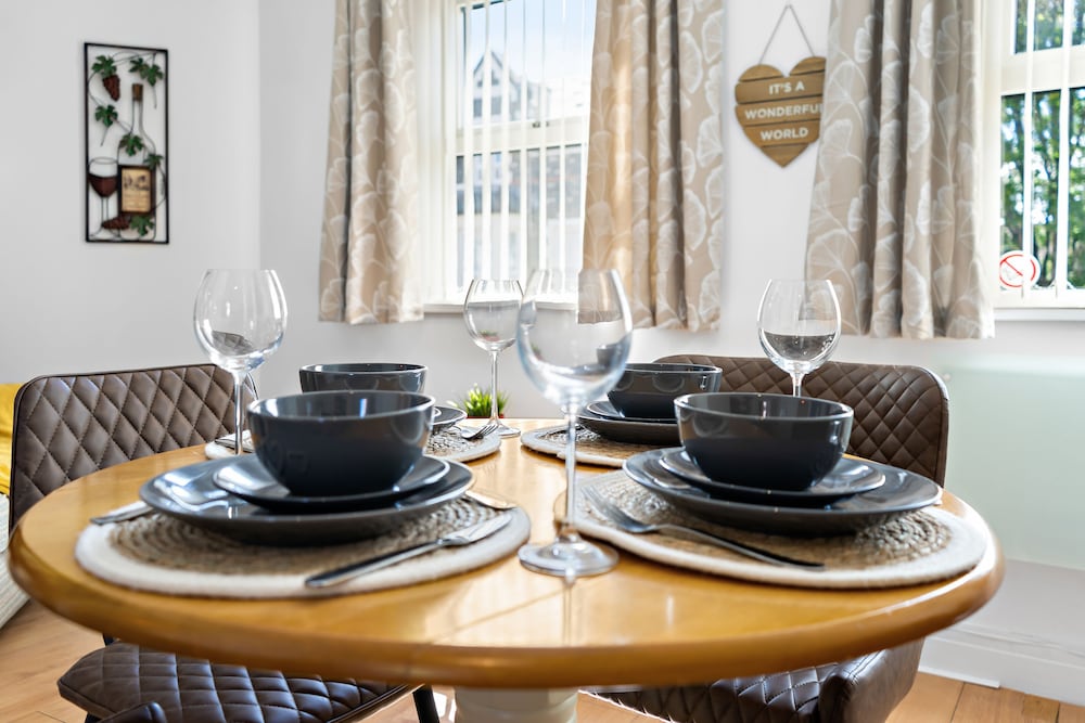 Фото Stay In Cardiff Canton St. John's Court Apartment