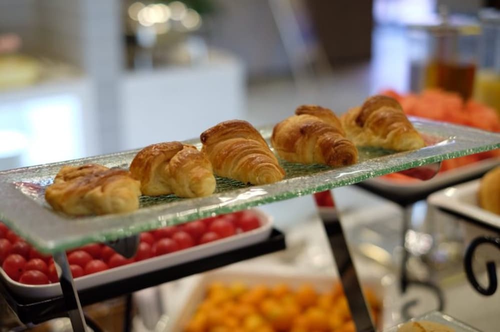 Фото Atour Hotel Pudong Airport