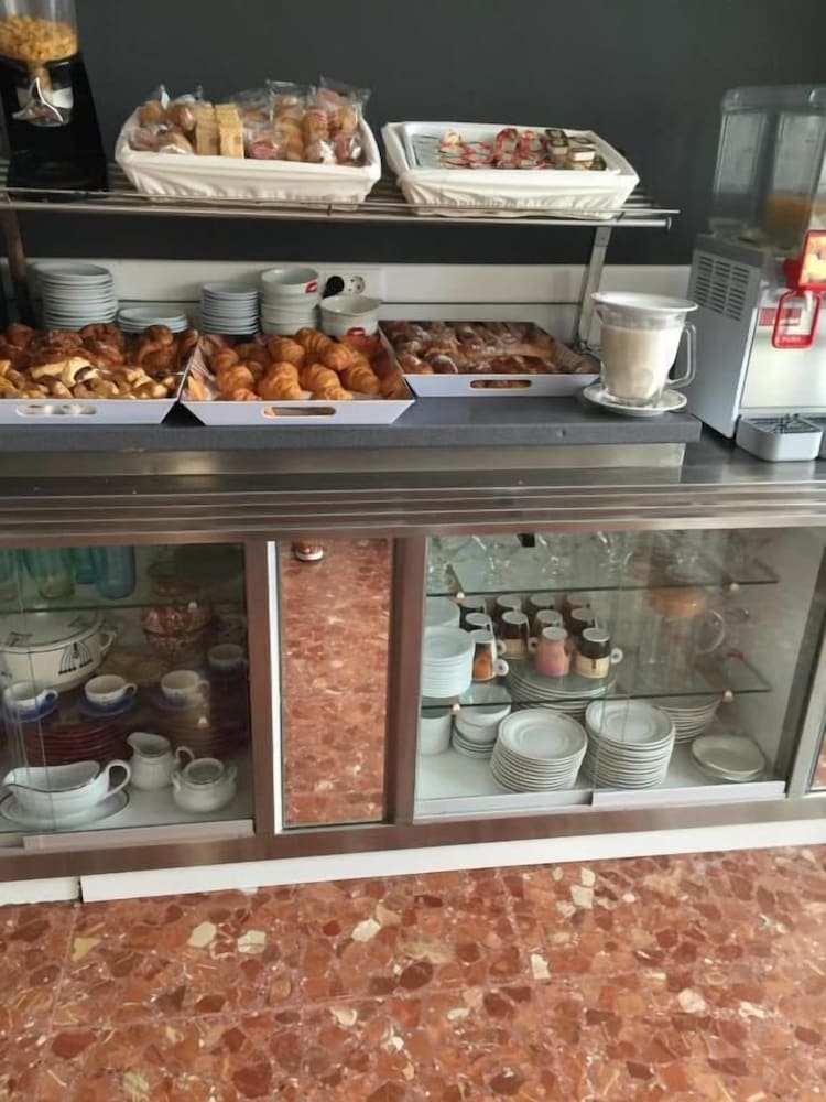 Фото Hostal Comercio