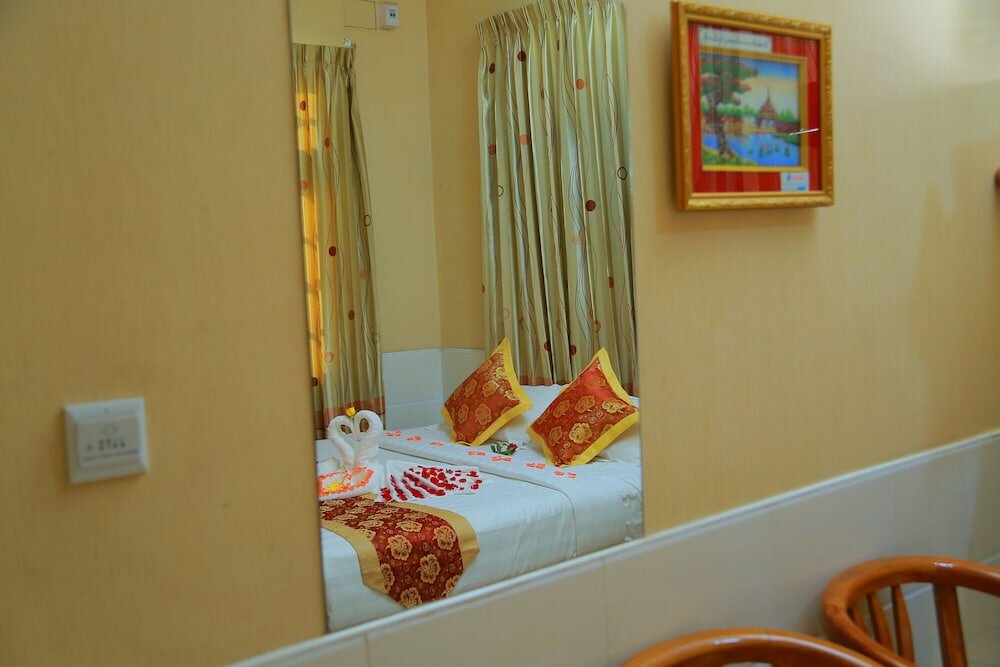 Фото Hotel Shwe Pyi Tan