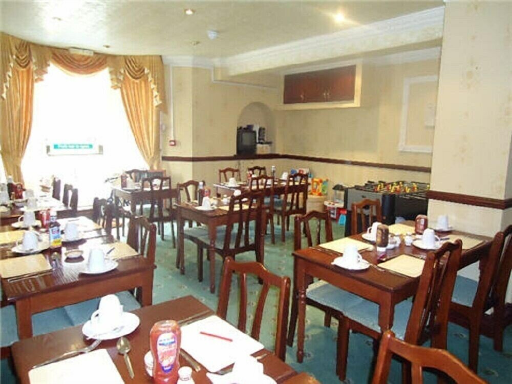 Фото The Riviera Hotel