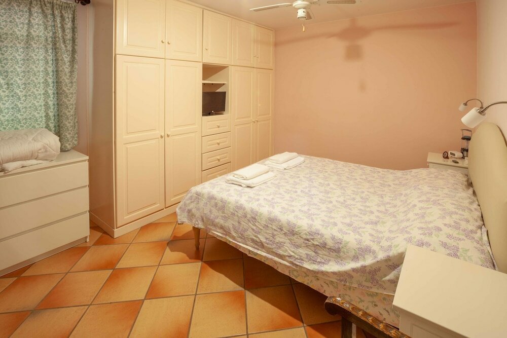 Фото Beautiful mini eco farmhouse