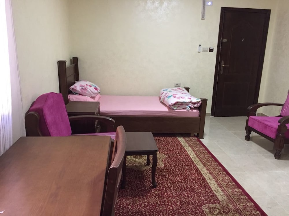 Фото Ikhwa studio apartments -Female guests only-