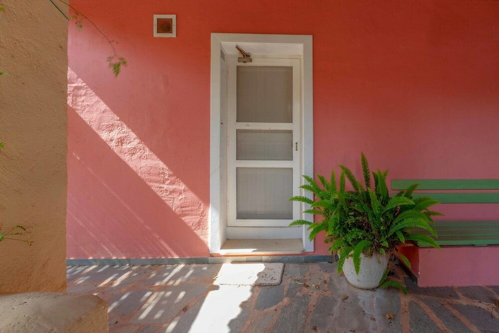 Фото Beautiful mini eco farmhouse