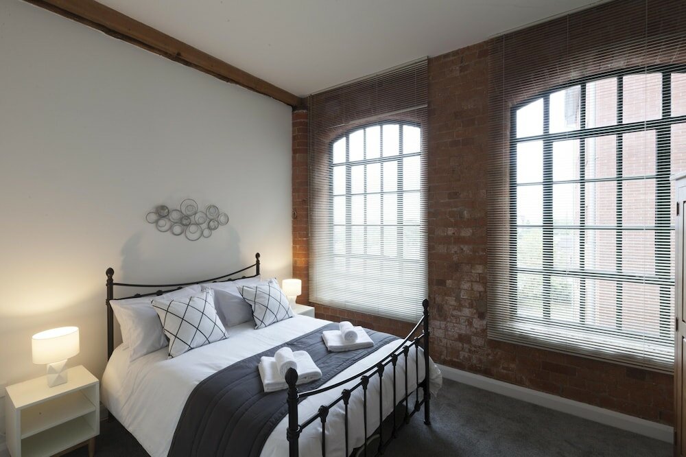 Фото Raleigh Square Apartments