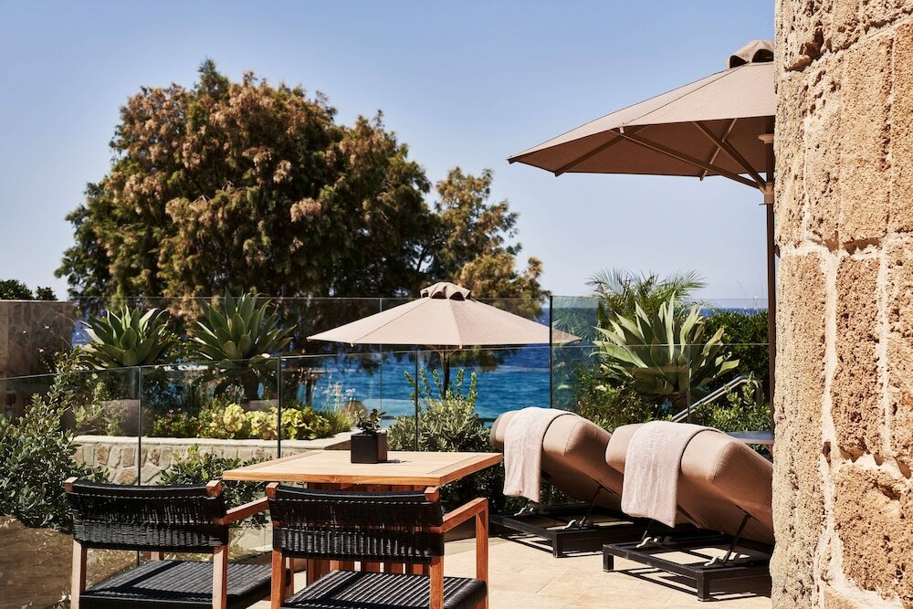 Фото Bellevue On The Beach Suites