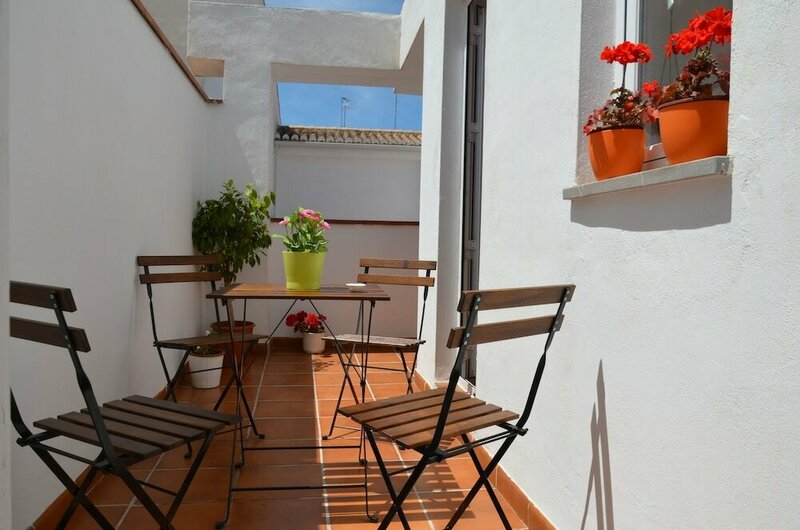 Гостиница Apartamentos San Isidro 44 в Гранаде