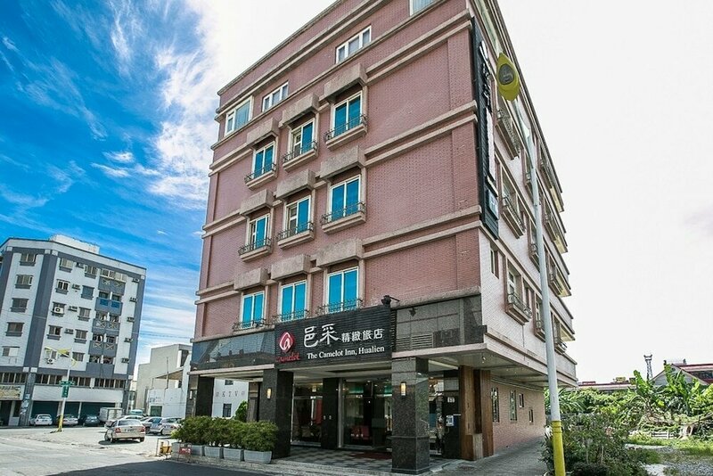 Гостиница Camelot Inn