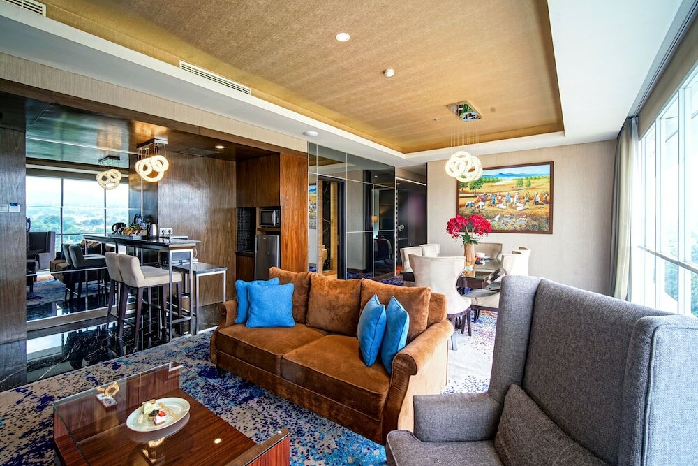 Фото Aston Pasteur Hotel