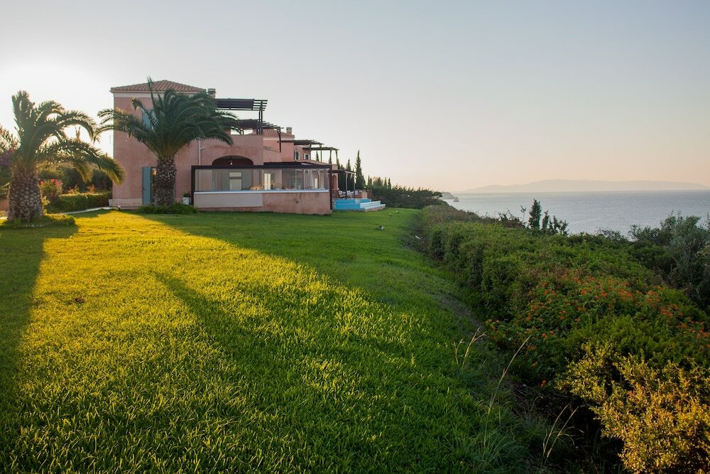 Фото Absolute Villa by Stylish Stays