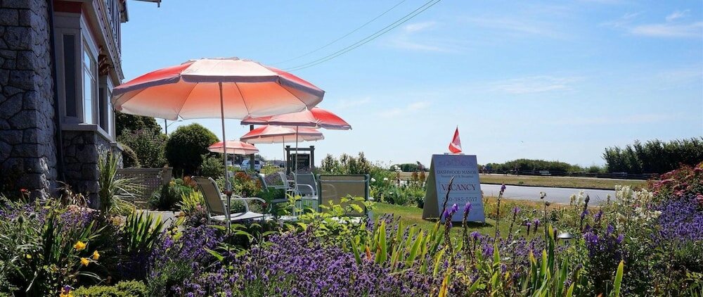 Фото Dashwood Manor Seaside Bed & Breakfast