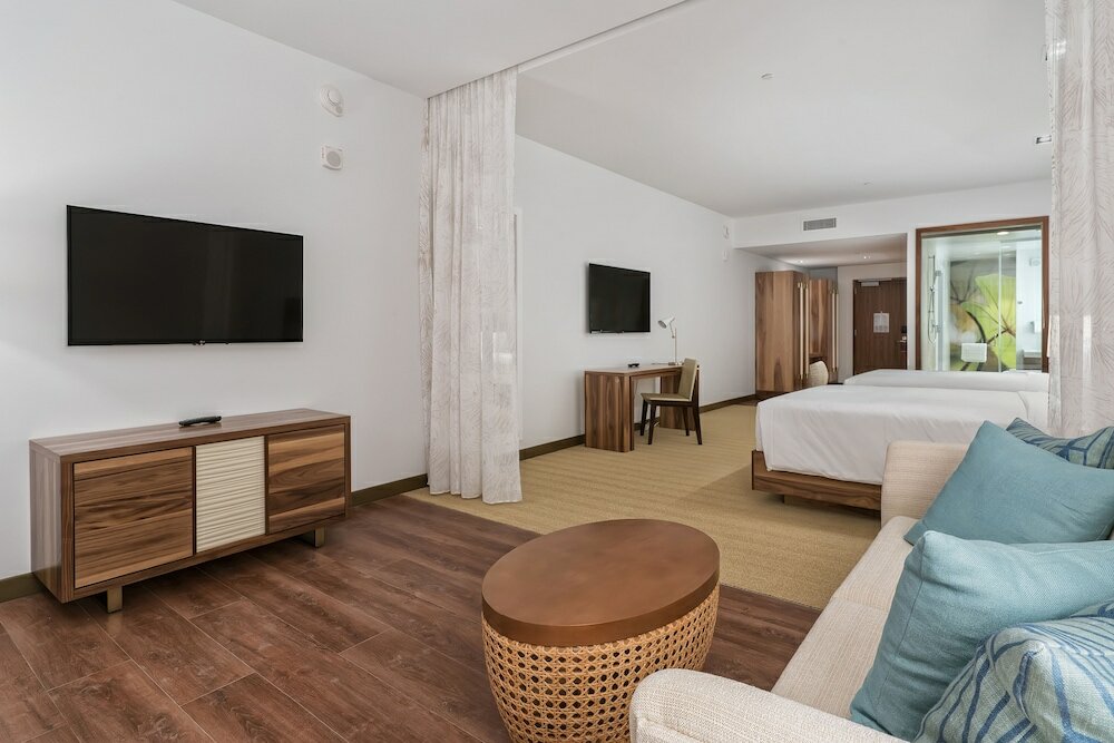 Фото Hyatt Centric Waikiki Beach