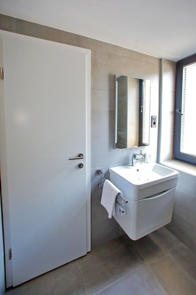 Фото Guverna New City Accommodation