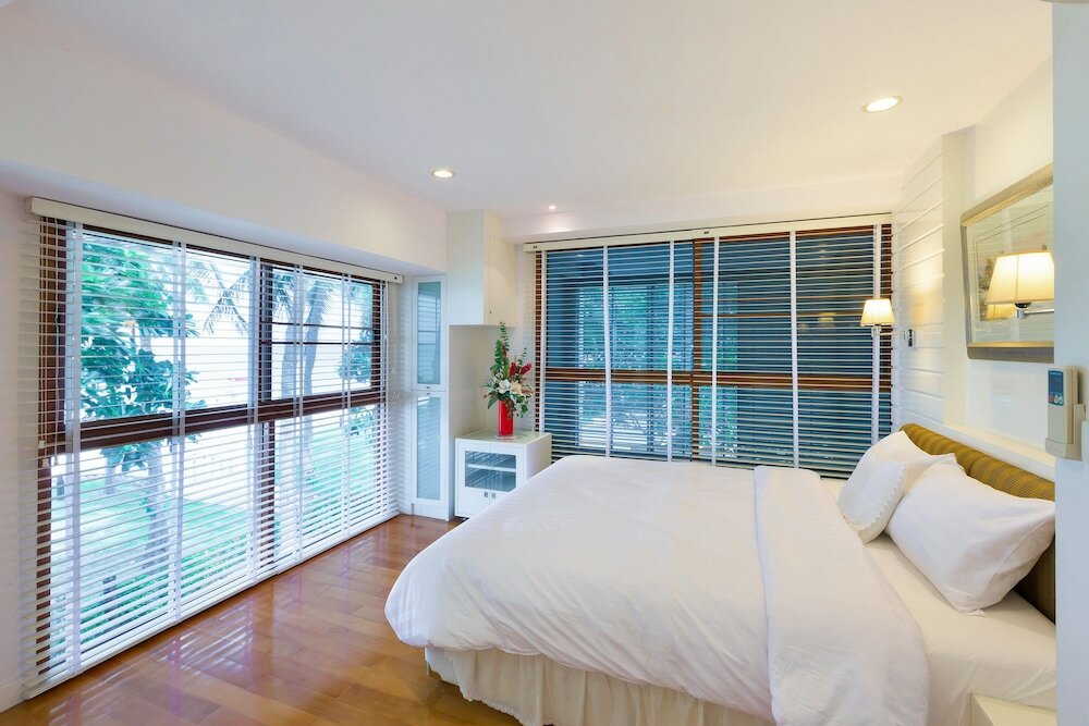 Фото Baan LonSai Beachfront Condominium