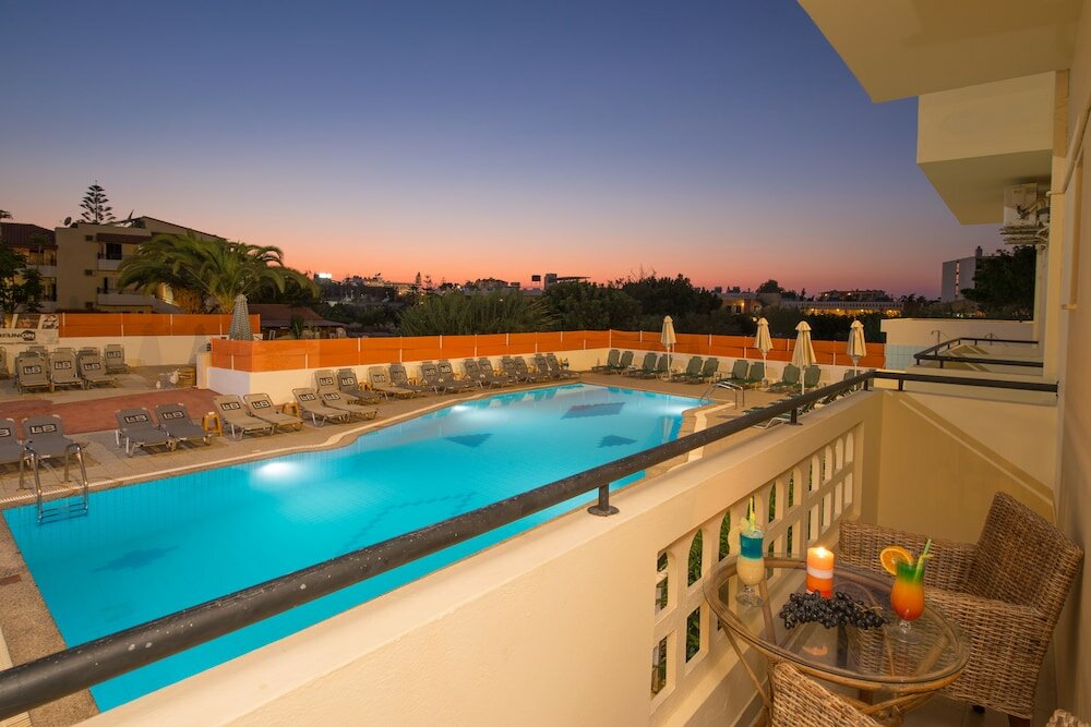 Фото отеля 1