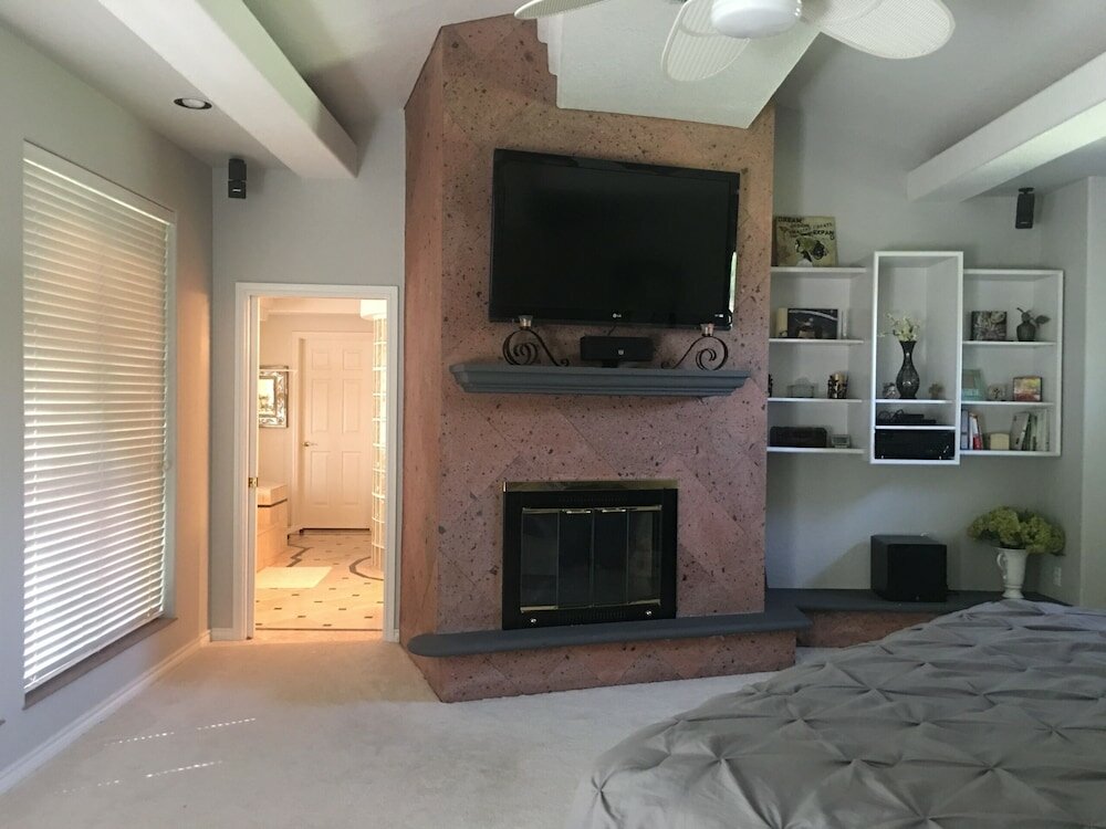 Фото Live Oaks Bed and Breakfast