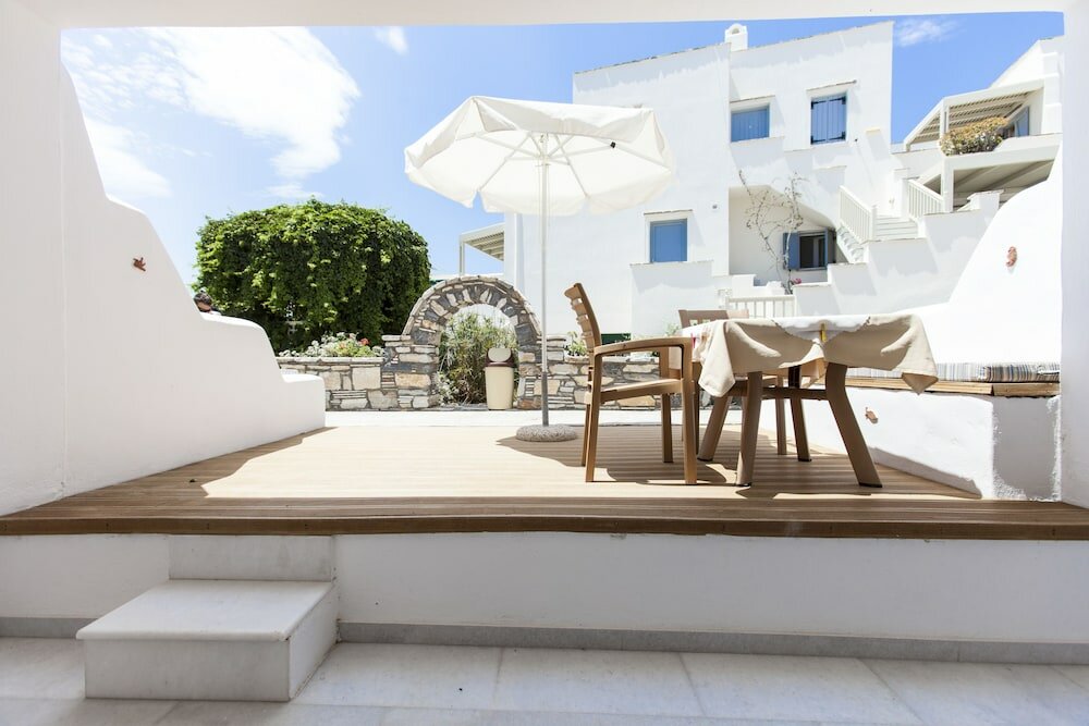 Фото Athina Studios & Suites