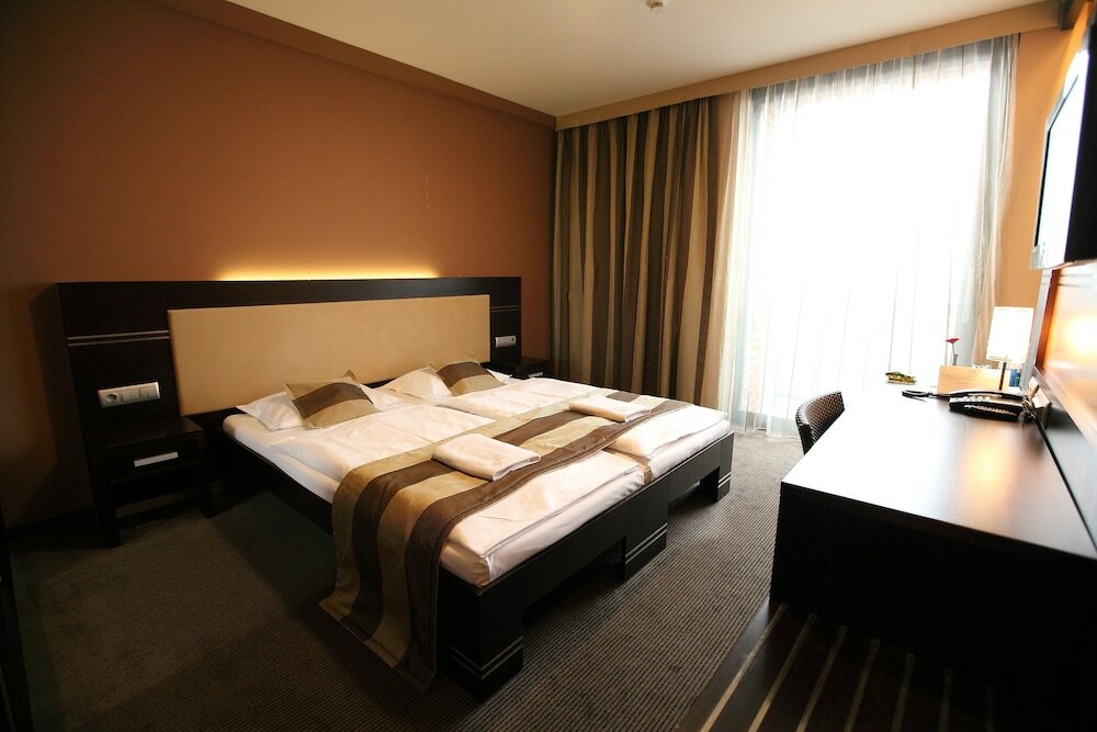 Фото Hotel Dolphin