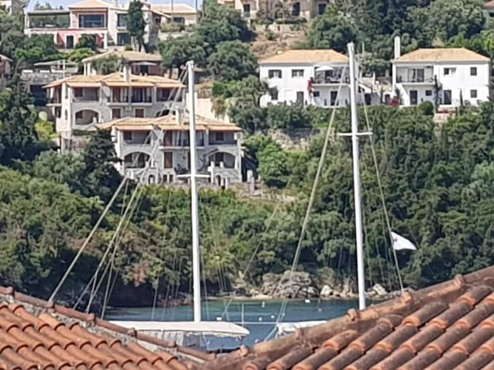 Фото Virvilis Apartments