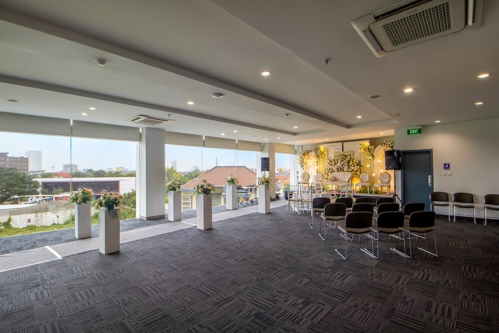 Фото Cleo Hotel Jemursari