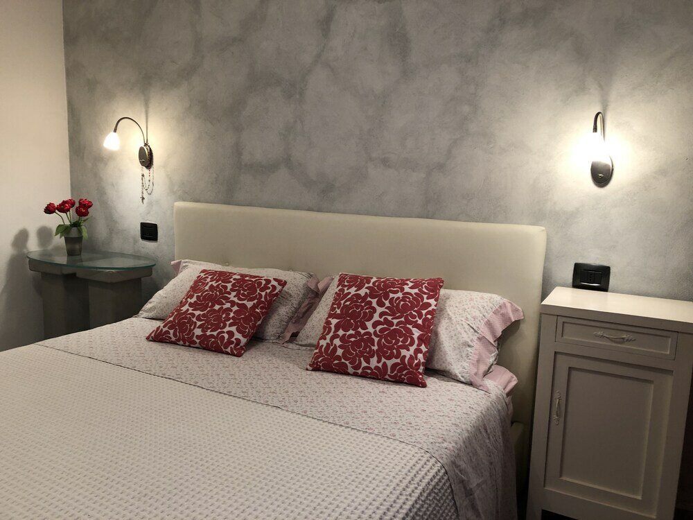 Фото Appartamento Vista Lago Red & Grey