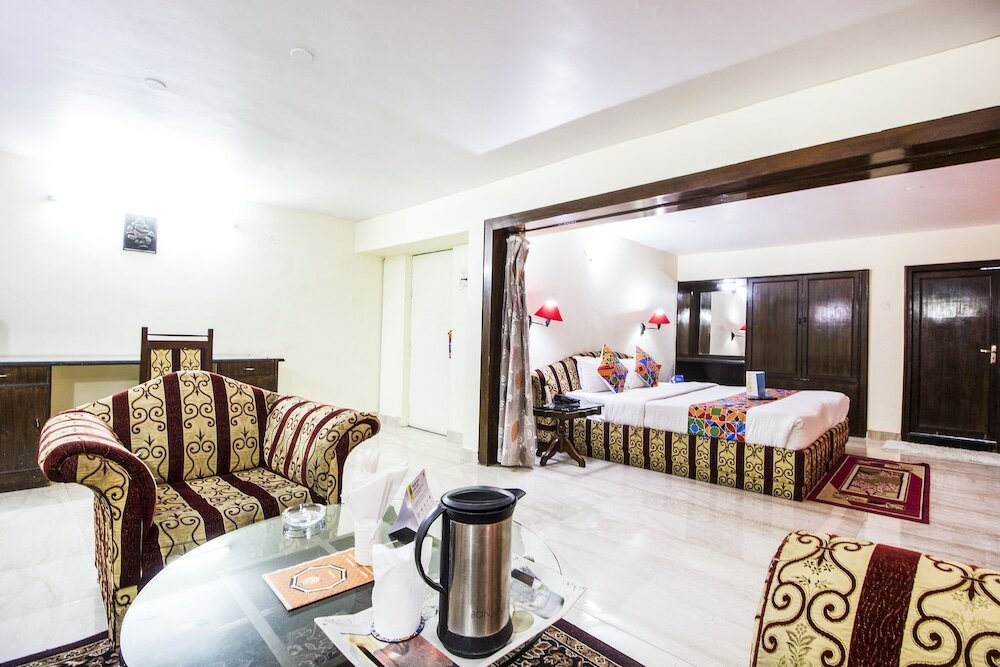 Фото FabHotel Mayfair Inn