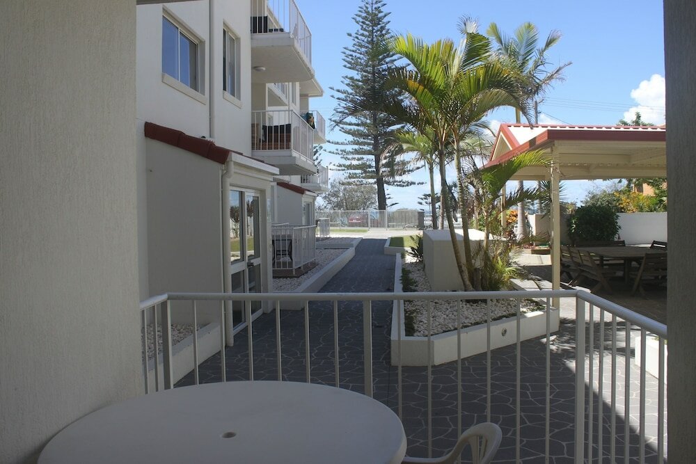 Фото Burleigh Point Holiday Apartments