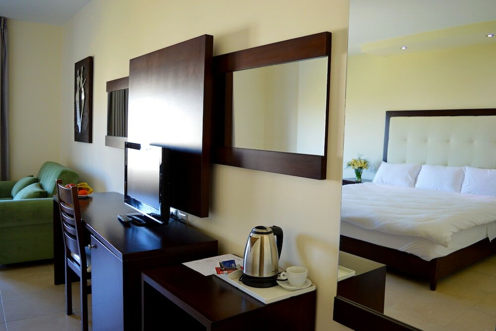 Фото Taybeh Golden Hotel