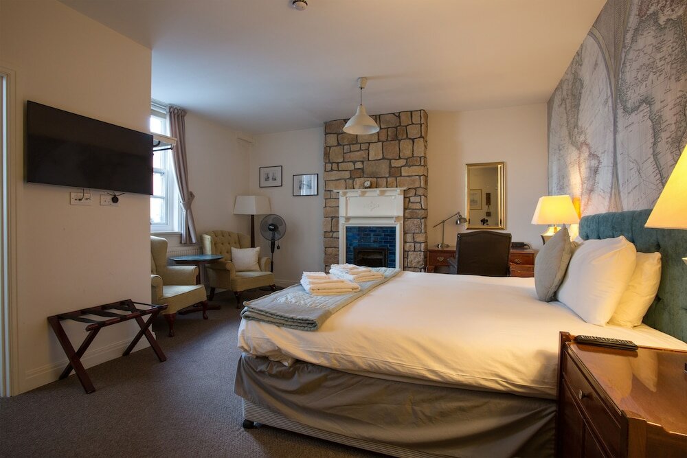 Фото The Captain Cook Hotel