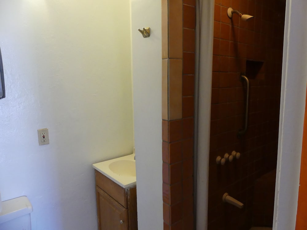 Фото Wilshire Orange Hotel