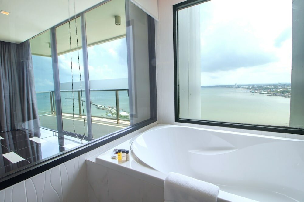 Фото Tsix5 Phenomenal Hotel Pattaya