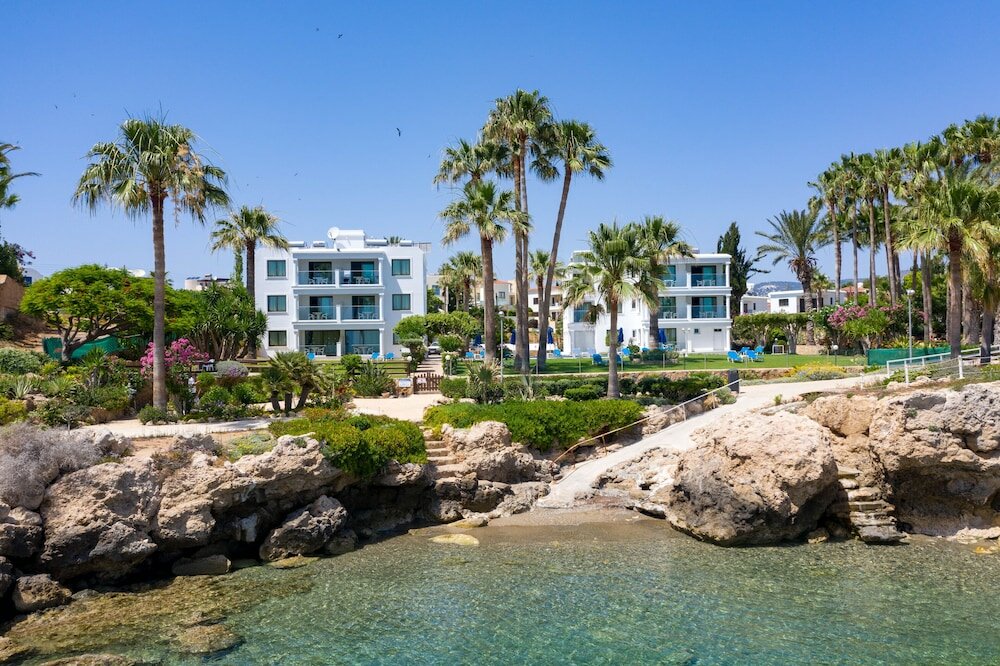 Фото Rododafni Beach Apartments