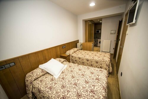 Гостиница Hostal Caballeros в Сории