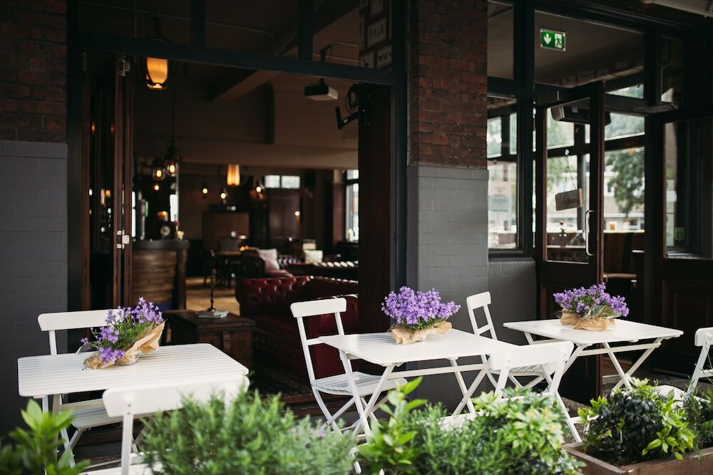 Фото The Captain Cook Hotel