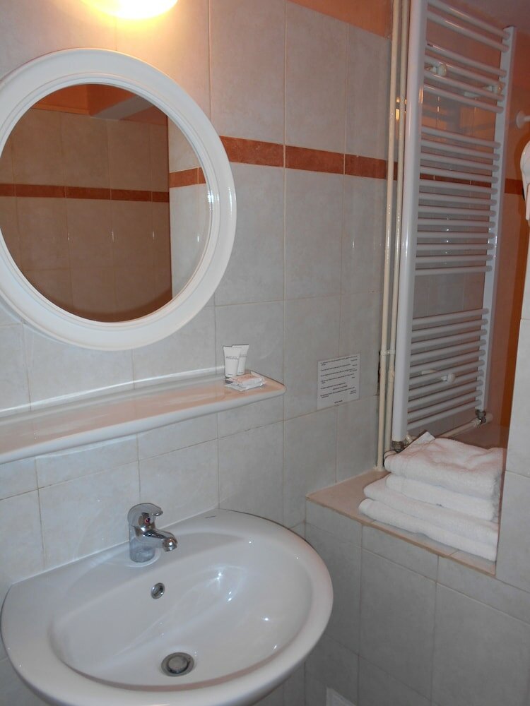 Фото Byron Hotel