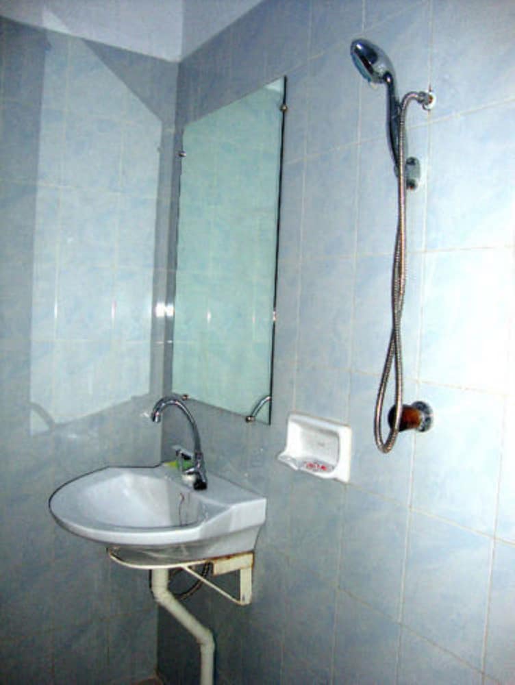 Фото Aung Tha Pyay Hotel 2