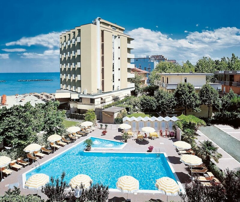 Гостиница Hotel Colorado Cesenatico в Чезенатико