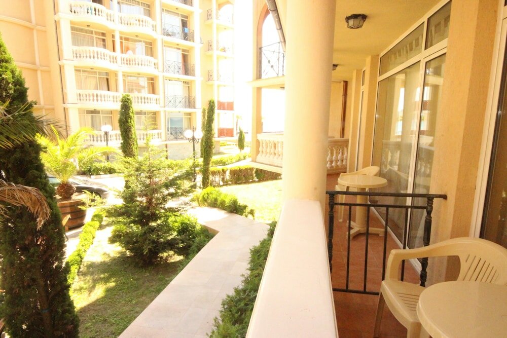 Фото Апартаменты Menada Atrium