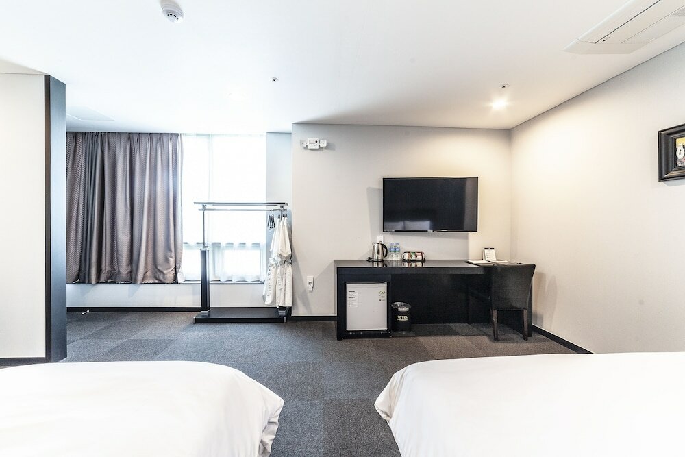 Фото Gangneung Tourist Hotel