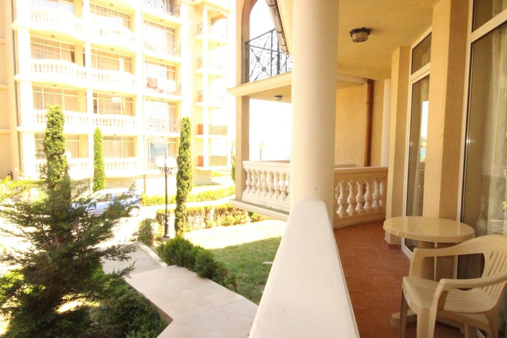 Фото Апартаменты Menada Atrium