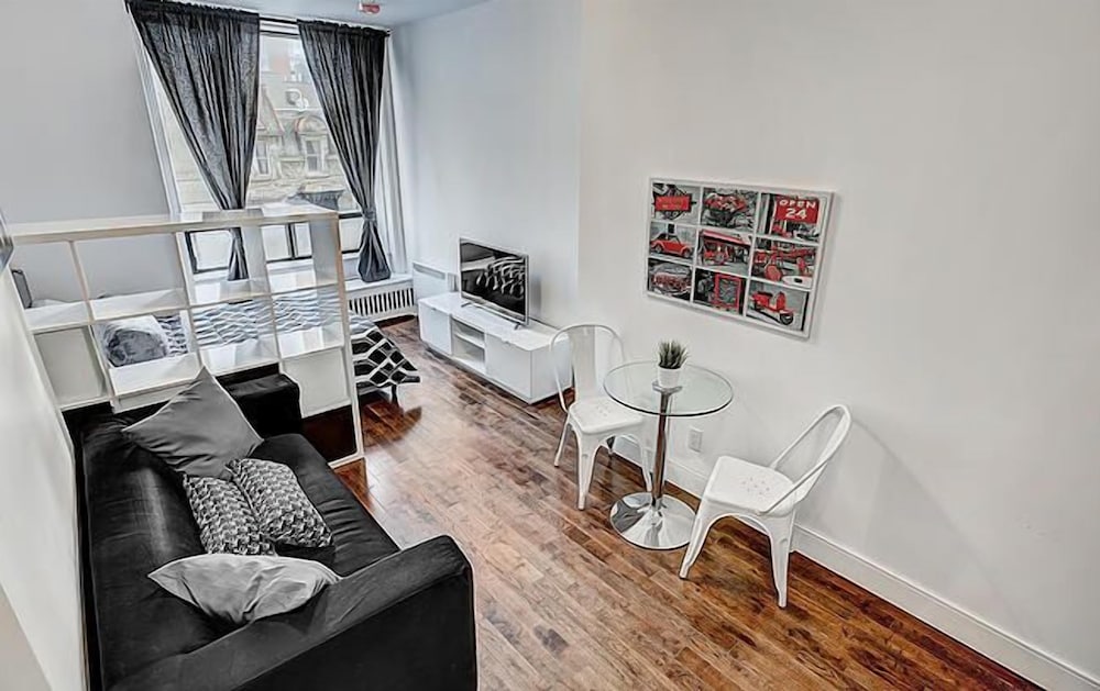 Фото Destination Stays Montreal Downtown