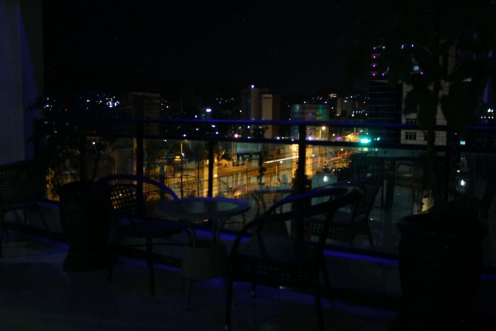 Фото Blue Birds International Hotel