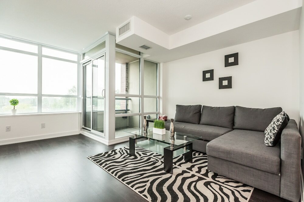 Фото Life Suites - Fort York Central Condo