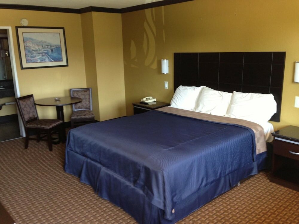 Фото Del Amo Inn