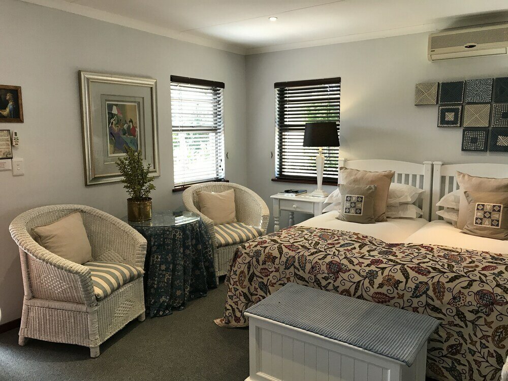 Фото The Crown Guesthouse