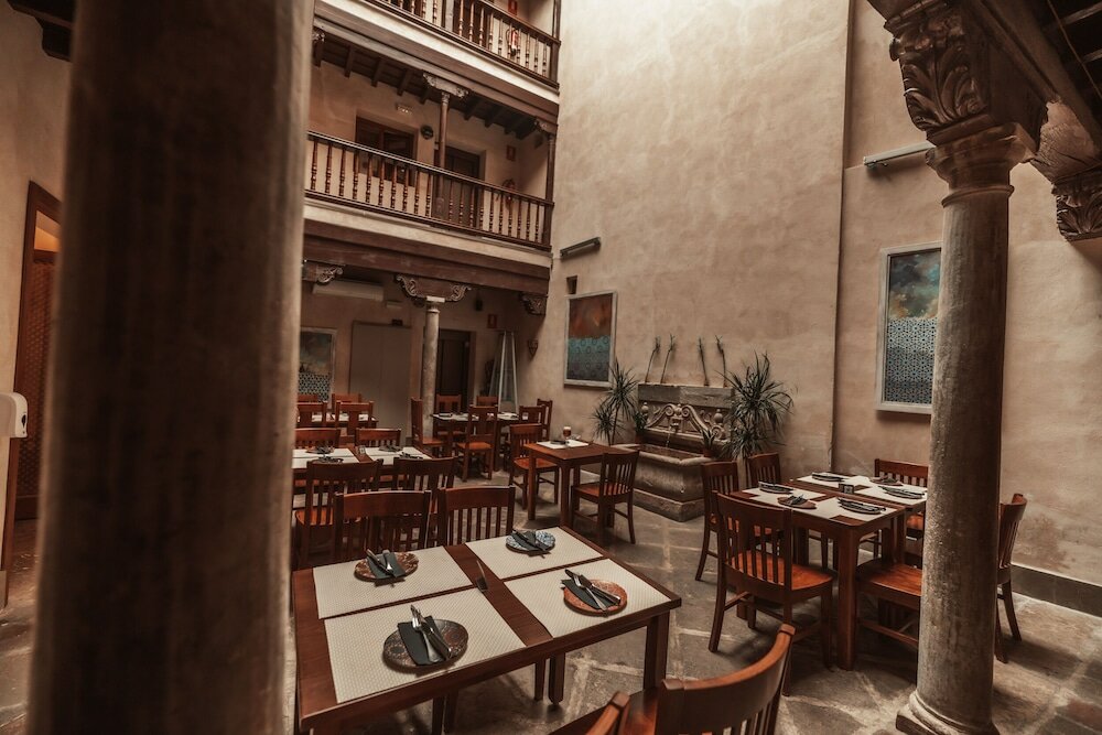 Фото Hotel Mercader de Sedas