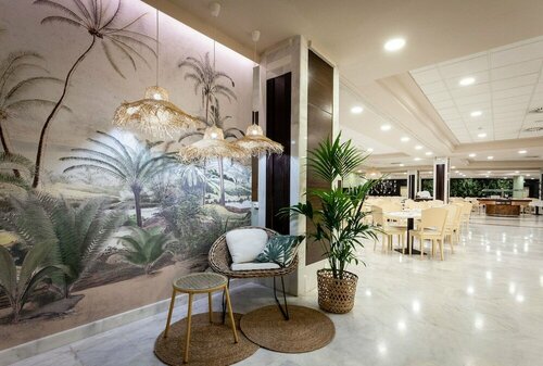 Гостиница Holiday World Resort в Малаге