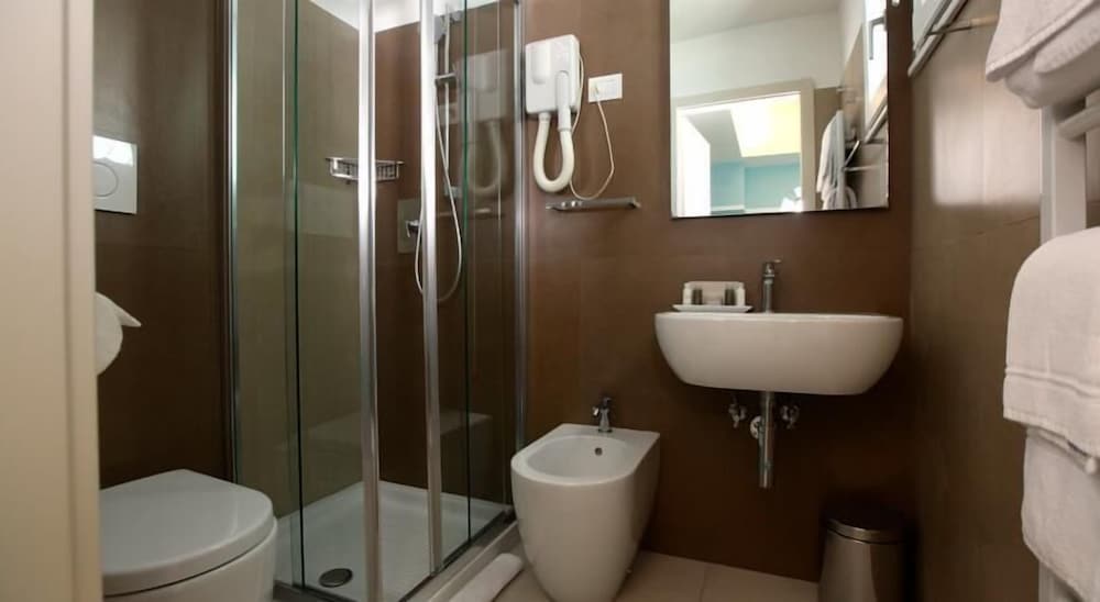 Фото Hotel Ambassador