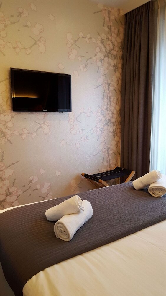 Фото The Bank Hotel